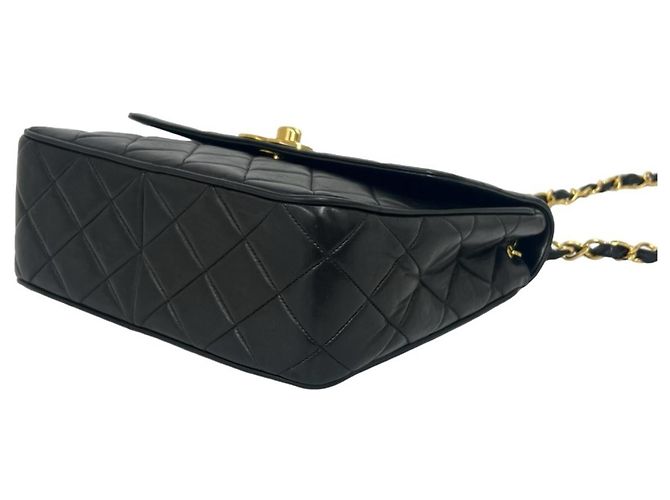 Chanel Vintage Matelassé Coco Mark Schultertasche aus Lammleder Schwarz - Ansicht 8