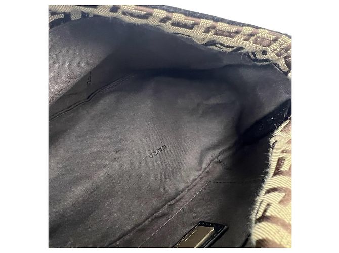 Borsa Semi-One Shoulder Fendi Zucchino FF Pattern Marrone Nero - vista 9