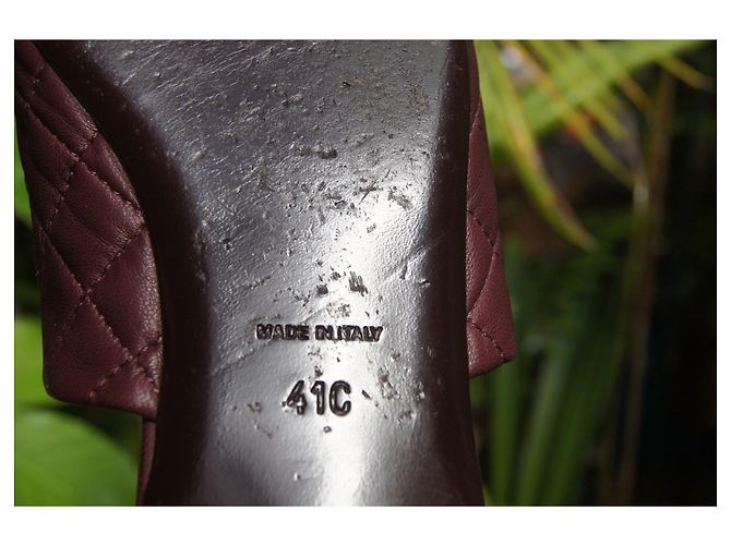 Mules matelassé Chanel in pelle bordeaux e nera con catena dorata Nero Bordò Gold hardware - vista 7