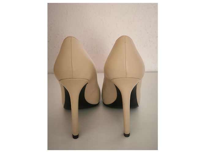 Décolleté Chanel Camelia Beige e Nero - vista 15
