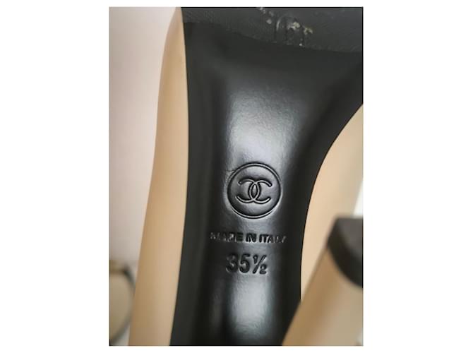 Décolleté Chanel Camelia Beige e Nero - vista 5