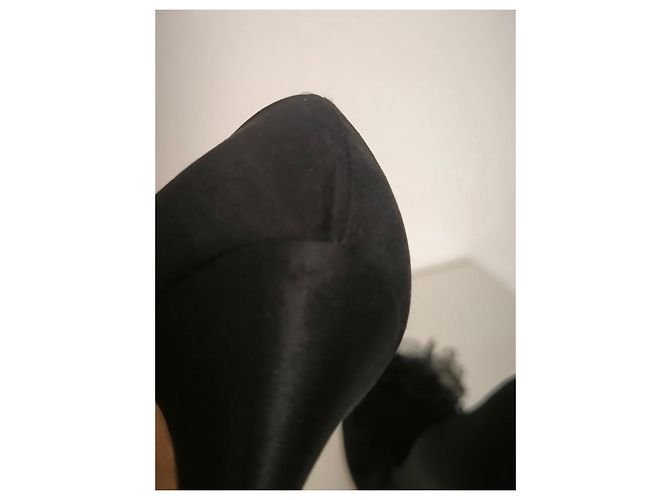 Schwarze Chanel High-Heel-Schuhe mit Rüschendetail - Ansicht 17