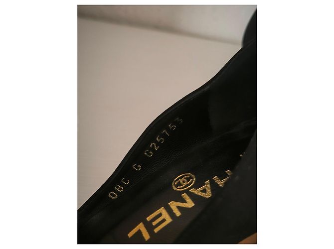 Schwarze Chanel High-Heel-Schuhe mit Rüschendetail - Ansicht 3
