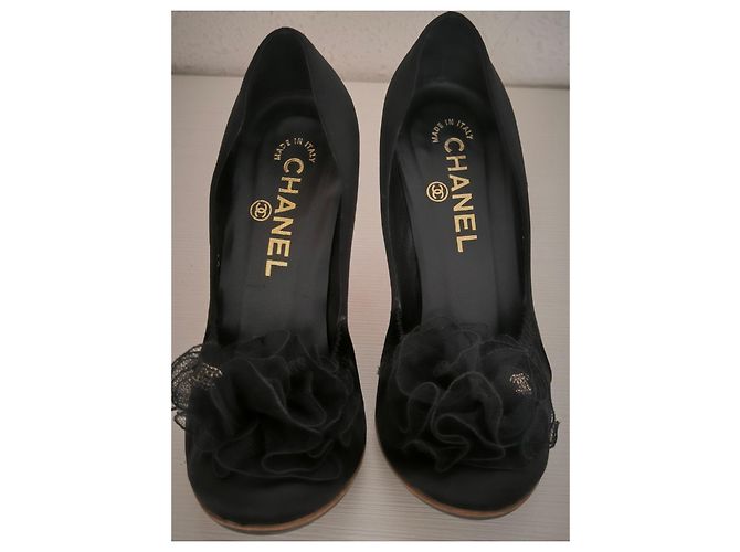 Schwarze Chanel High-Heel-Schuhe mit Rüschendetail - Ansicht 7