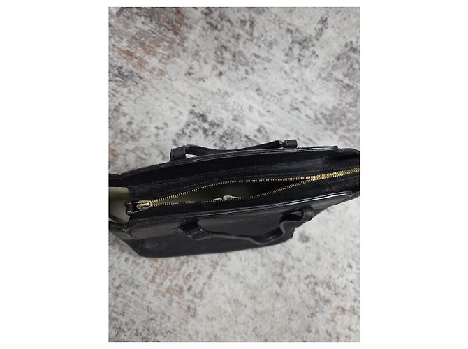 Gucci Swing Handtasche aus schwarzem genarbtem Leder - Ansicht 10