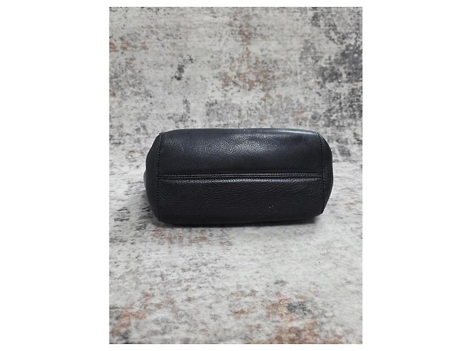 Gucci Swing Handtasche aus schwarzem genarbtem Leder - Ansicht 6