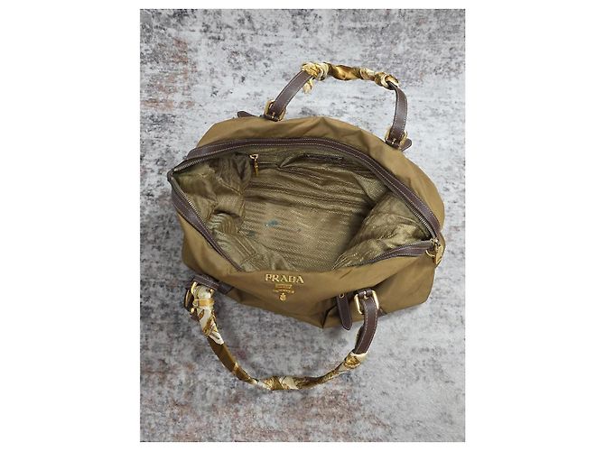 Borsa a mano Prada in tela di nylon kaki Cachi - vista 10