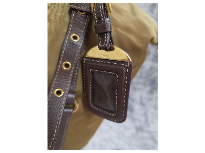 Borsa a mano Prada in tela di nylon kaki Cachi - vista 3