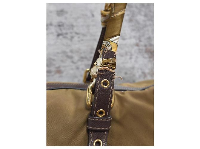 Borsa a mano Prada in tela di nylon kaki Cachi - vista 4