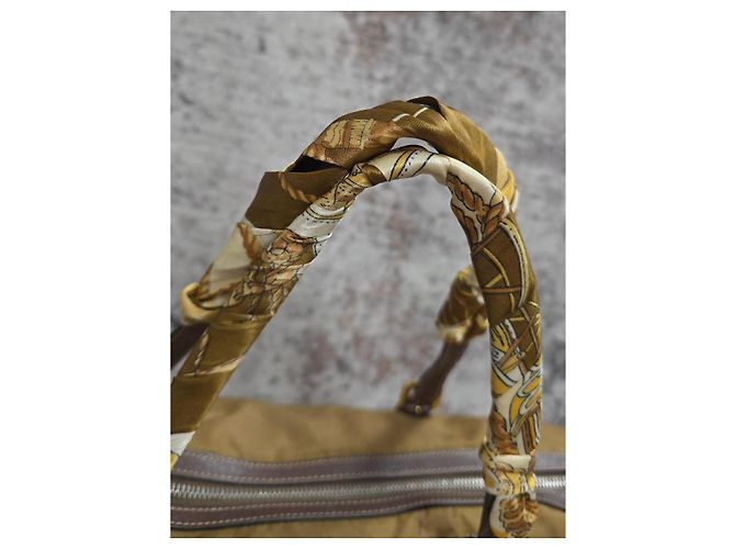 Borsa a mano Prada in tela di nylon kaki Cachi - vista 5