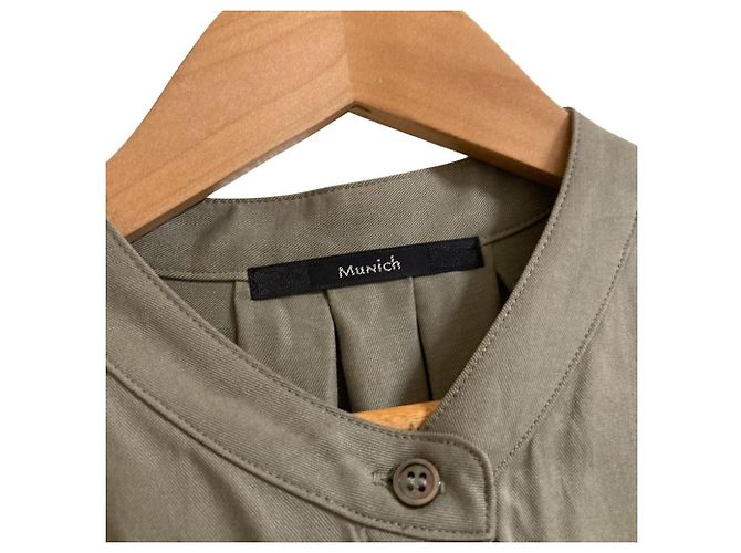 Autre Marque Munich MN232N62 Kleid Grün Khaki - Ansicht 3