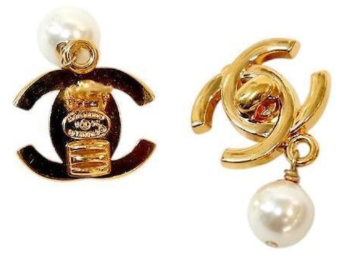 Chanel Orecchini Pearl Drop Turnlock Gold D'oro - vista 4
