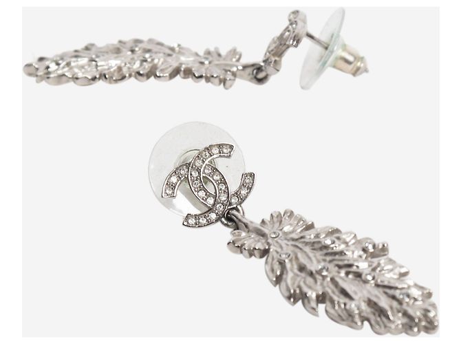 Chanel Orecchini pendenti a piuma con logo CC argentato Argento - vista 3