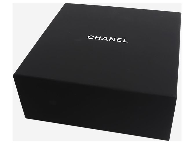 Chanel Gürtel aus rotem Kalbsleder mit Krokodilprägung - Ansicht 6