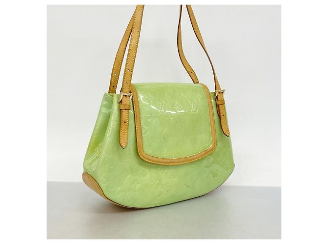 Borsa a tracolla Louis Vuitton Vernis Biscayne Bay GM Verde - vista 2