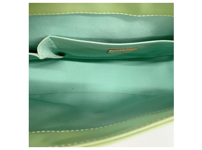 Borsa a tracolla Louis Vuitton Vernis Biscayne Bay GM Verde - vista 4