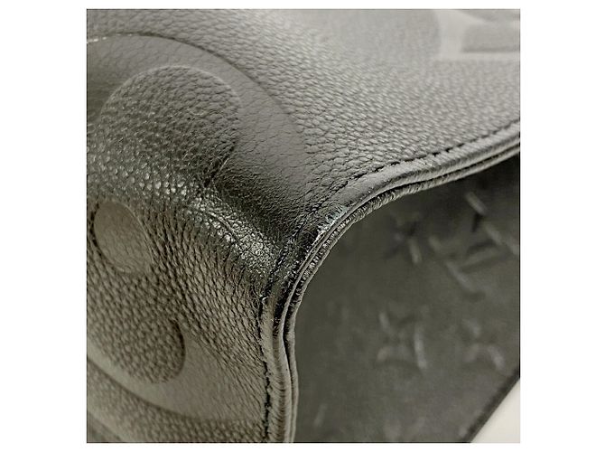 Borsa Tote Louis Vuitton Monogram Empreinte OnTheGo MM Nero - vista 6