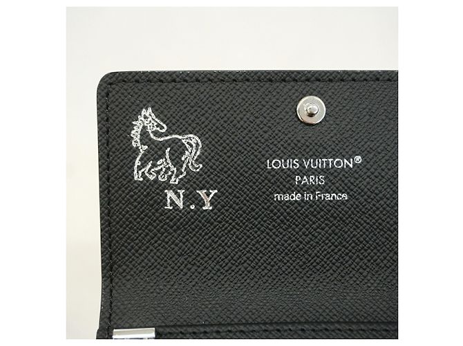 Louis Vuitton Keycase in Black - view 5