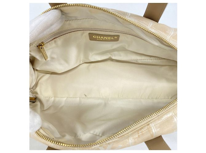 Borsa Chanel New Travel Nylon Beige - vista 4