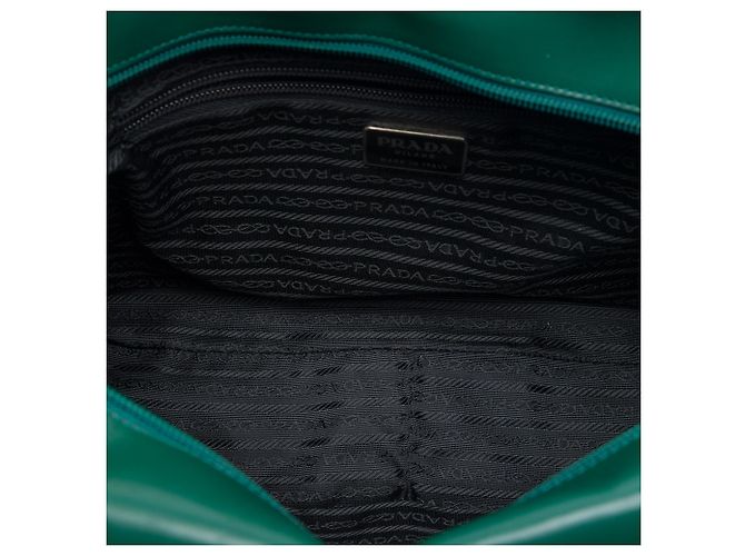 Prada wandelbare Gürteltasche aus grünem Kalbsleder - Ansicht 4