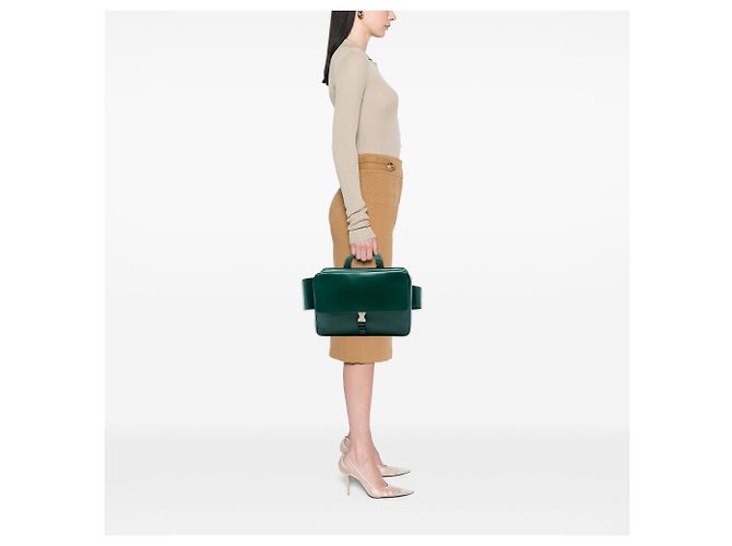 Prada wandelbare Gürteltasche aus grünem Kalbsleder - Ansicht 6