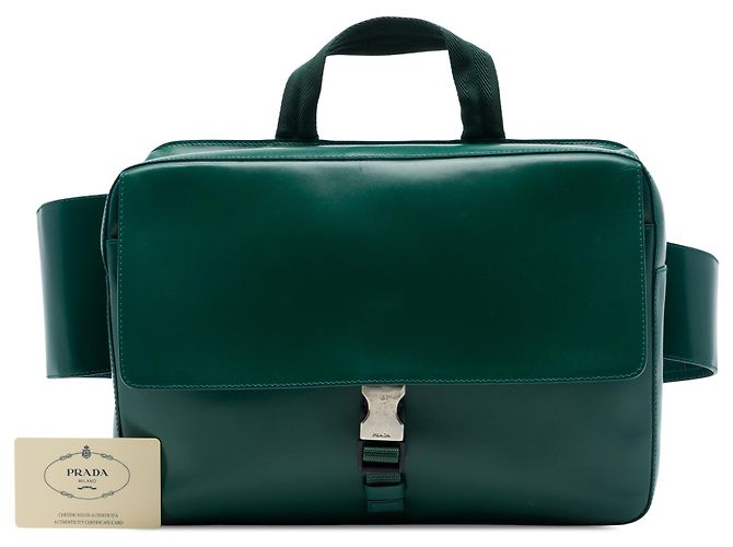 Prada wandelbare Gürteltasche aus grünem Kalbsleder - Ansicht 7