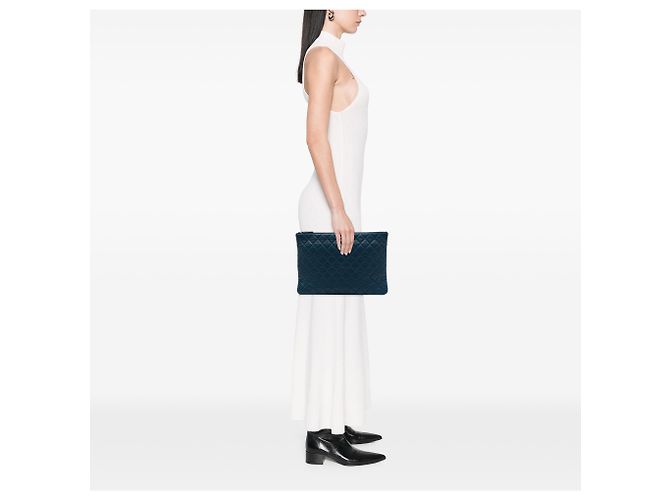 Clutch Chanel Blue Large Quilted Lambskin O Case Blu scuro - vista 6