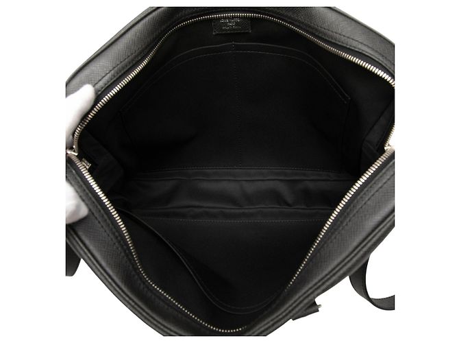 Louis Vuitton Black Taiga Porte Documents Voyage PM Nero - vista 4