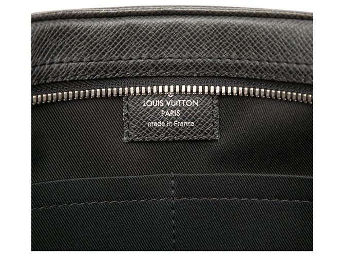 Louis Vuitton Black Taiga Porte Documents Voyage PM Nero - vista 5
