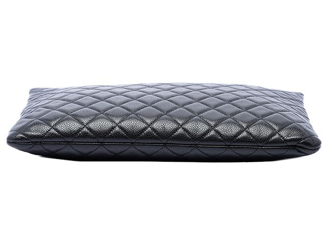 Clutch Chanel Black Large Quilted Caviar O Case Negro - vista 3