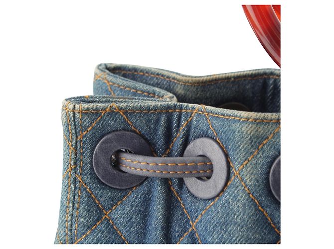 Chanel Blue CC Quilted Denim Bucket Bag mit Resinhandschlaufe Blau - Ansicht 11