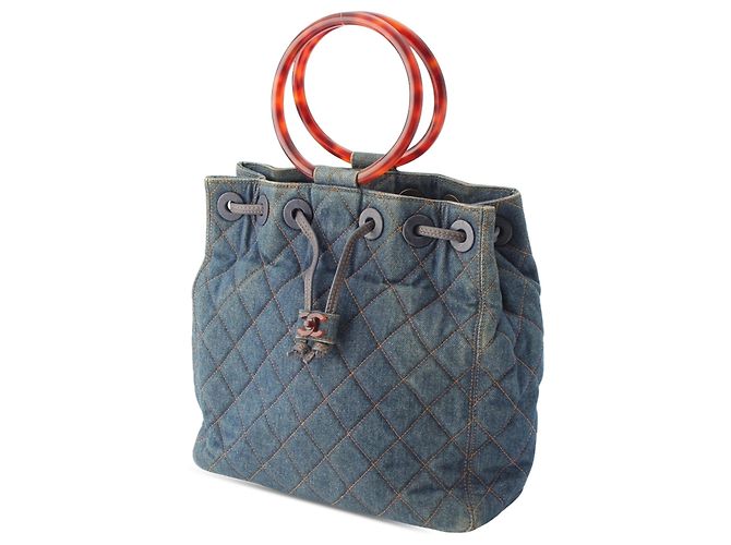Chanel Blue CC Quilted Denim Bucket Bag mit Resinhandschlaufe Blau - Ansicht 2