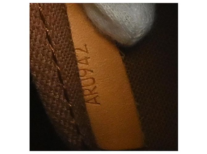 Louis Vuitton Saumur Monogram 35 Marrone - vista 5