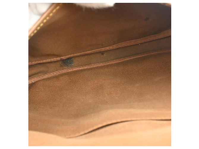 Louis Vuitton Saumur Monogram 30 Marrone - vista 3