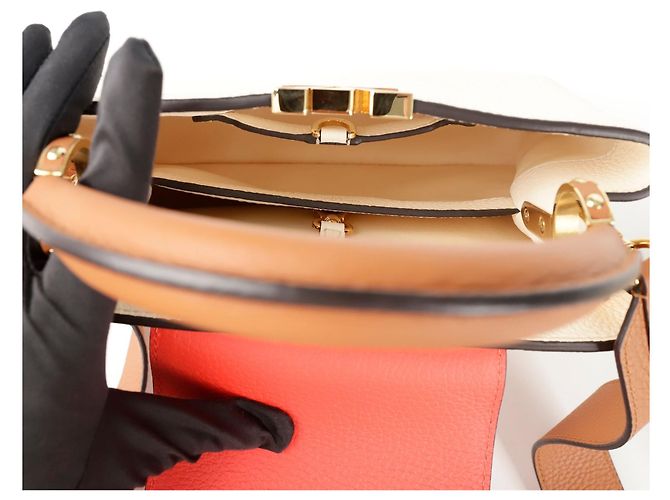 Louis Vuitton Borsa a Tracolla Capucines Bb Tote Marrone - vista 10