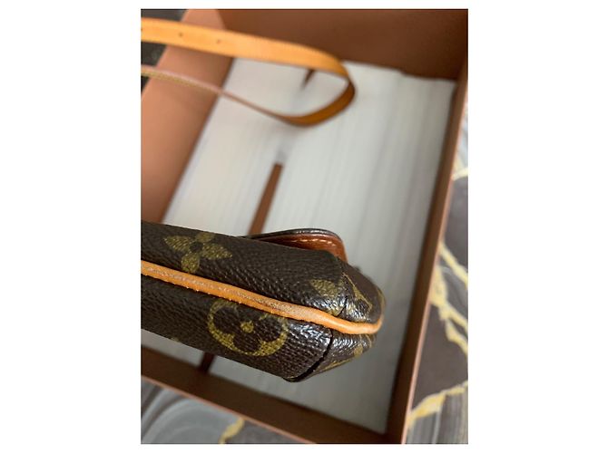 Salsa Borsa a tracolla Louis Vuitton Monogram Canvas Marrone - vista 3