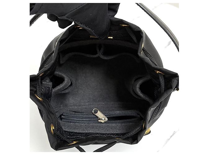 Prada Borsa bucket in nylon con logo triangolare Nero - vista 15