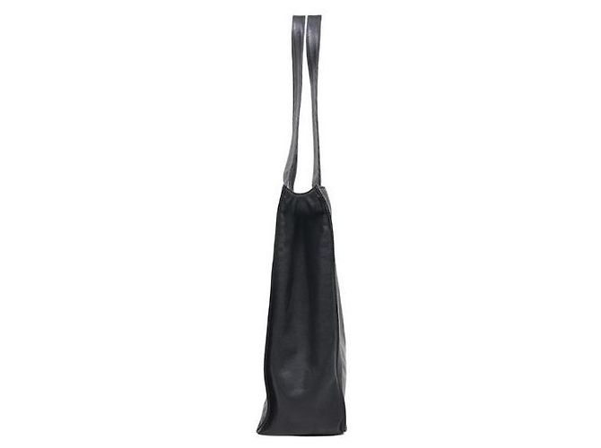 Chanel Bolsa de Ombro Essential Preta - vista 2
