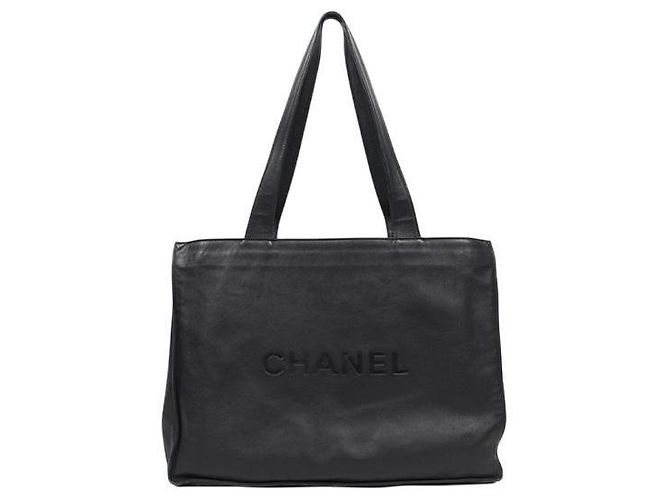 Chanel Bolsa de Ombro Essential Preta - vista 3