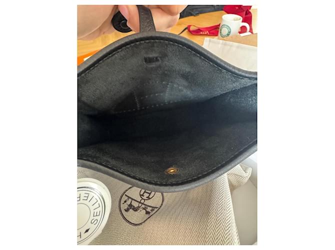 Evelyne Mini sac à bandoulière Hermès en cuir noir - vue 3