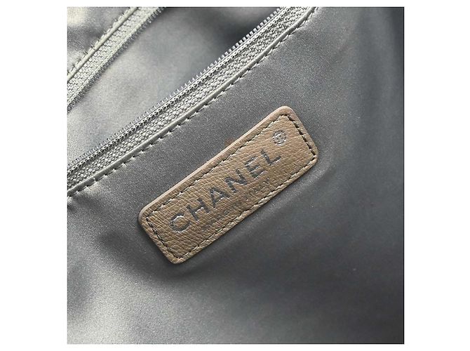 Bolso Chanel Lipstick Open Tote de vinilo charol Large Negro - vista 4