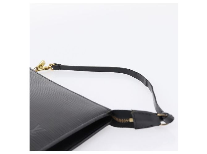 LOUIS VUITTON Epi Pochette Accessoires Pouch Black M52982 LV Auth 198701A Negro - vista 8