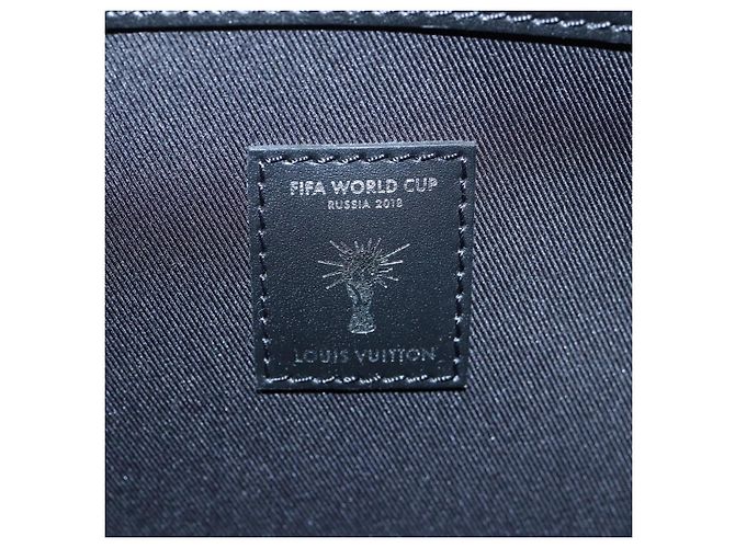 Borsa LOUIS VUITTON Epi 2018 FIFA Keepall Bandouliere 50 Blu M52120 Auth 196804SM - vista 24