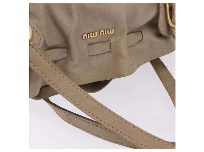 Borsa Tote Miu Miu in pelle beige tono oro Auth 198364A - vista 8