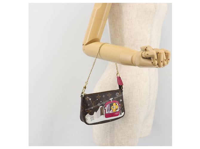 LOUIS VUITTON Monogram Vivienne Mini Pochette Accessoires M68490 LV Auth 197150M Monograma - vista 23