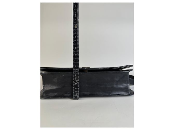 Vintage Givenchy Schultertasche aus Leder Schwarz Gold - Ansicht 13