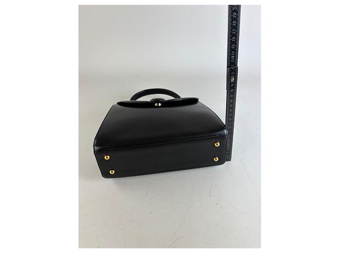 Vintage Givenchy Strukturierte Ledertasche Schwarz Gold - Ansicht 10