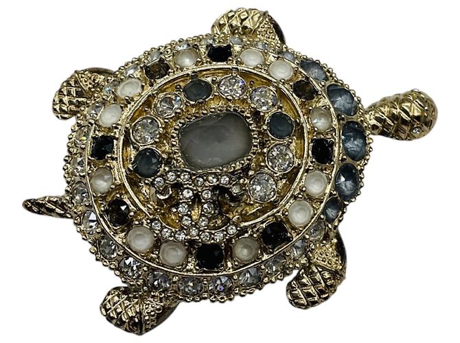 Spilla a tartaruga Chanel 2019 CC Logo oro chiaro impreziosita da strass e cristalli D'oro - vista 8