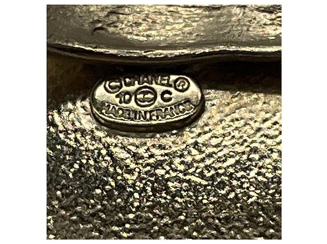 Chanel 2010 Rot / Brushed Gold CC Logo kreisförmiger Emaille-Locket-Ring - Ansicht 9