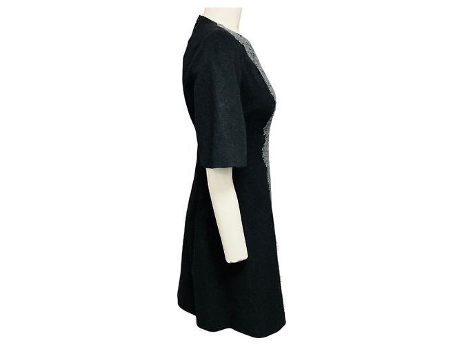 Dolce & Gabbana kurzärmeliges Kaschmir-Kleid mit Spitzenbesatz in Anthrazitgrau - Ansicht 2